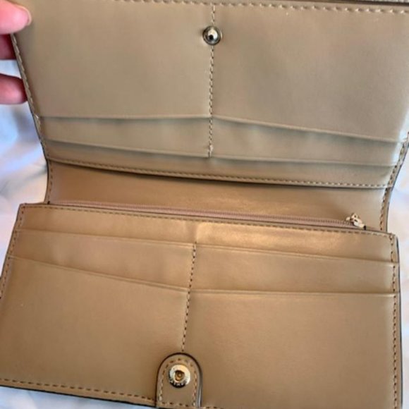 Michael Michael Kors Izzy Large Slim Wallet (Tan) - Picture 3 of 5